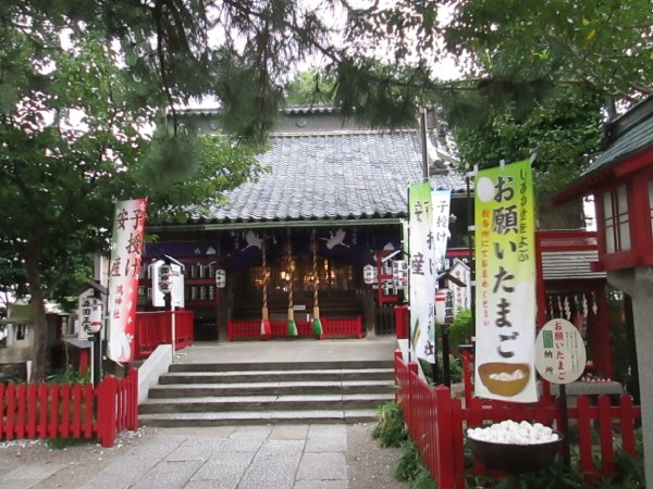 鴻神社は、コウノトリの卵を祀っています。