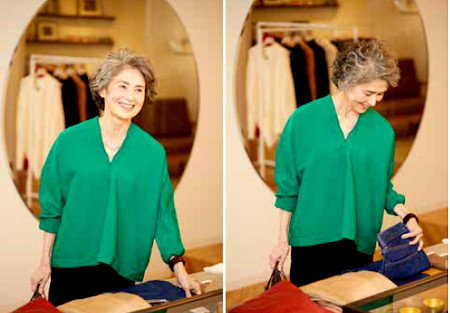 グレイヘアのファッション見本：色鮮やかなシャツスタイル（70代女性）
